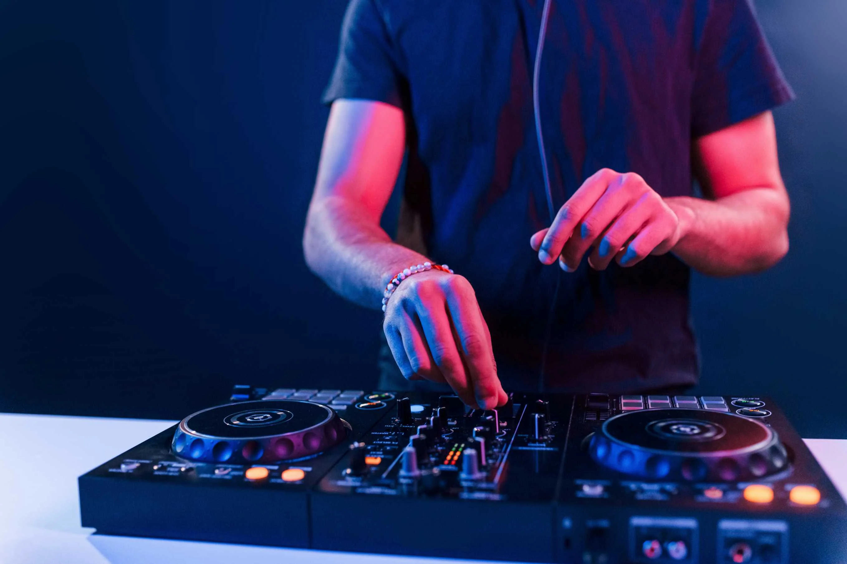 DJ Performanslarında Track Seçimi Nasıl Yapılır?